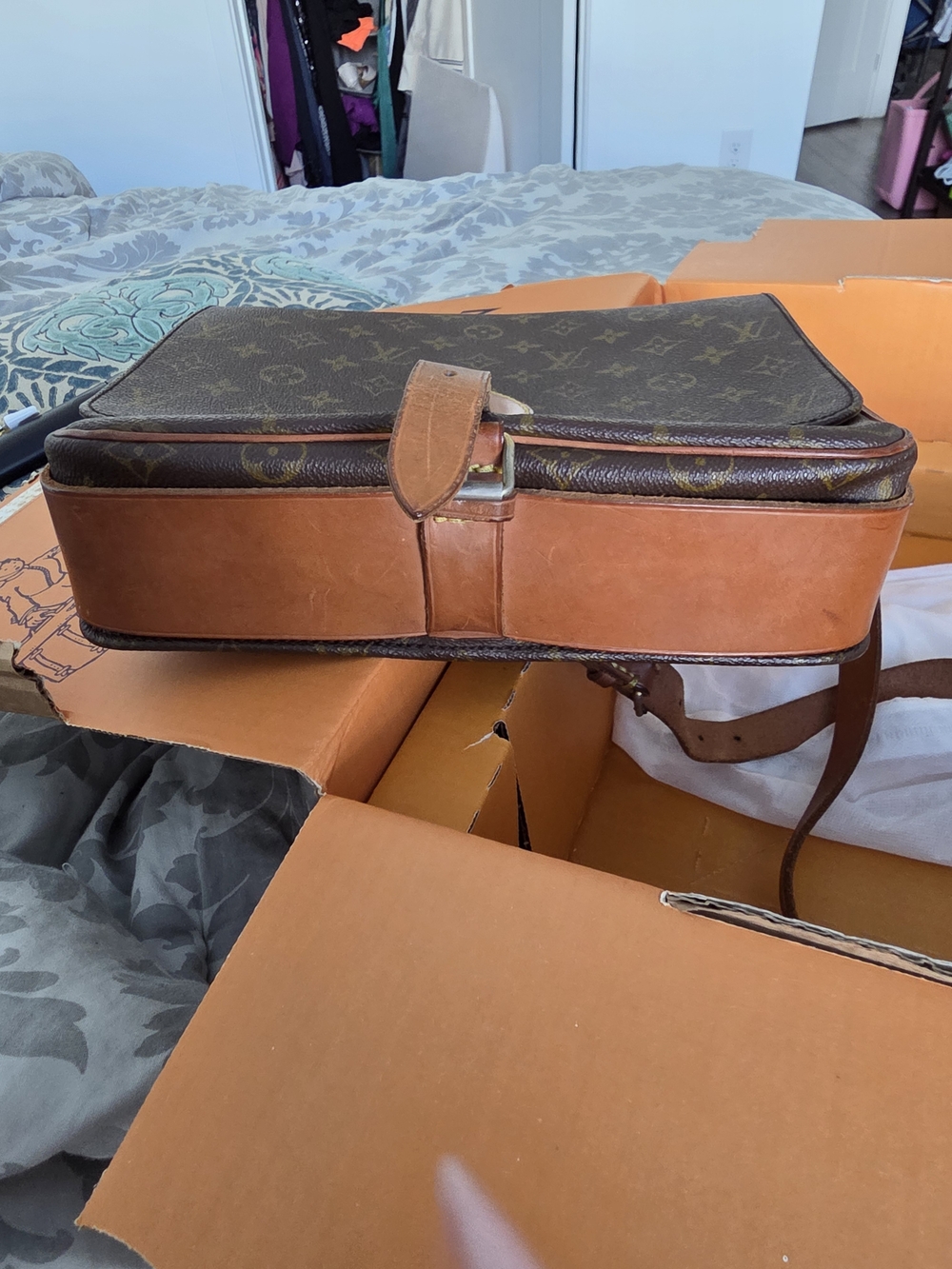 Louis Vuitton Monogram Saddle Crossbody in Brown and Tan Leather - Picture 4 of 16